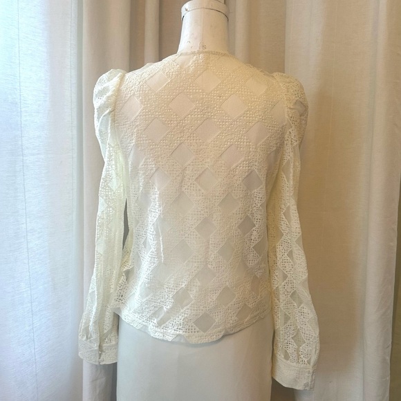 Ivory Long Sleeve Button-Up Top w/ Delicate Geometric Lace Design - Picture 5 of 7